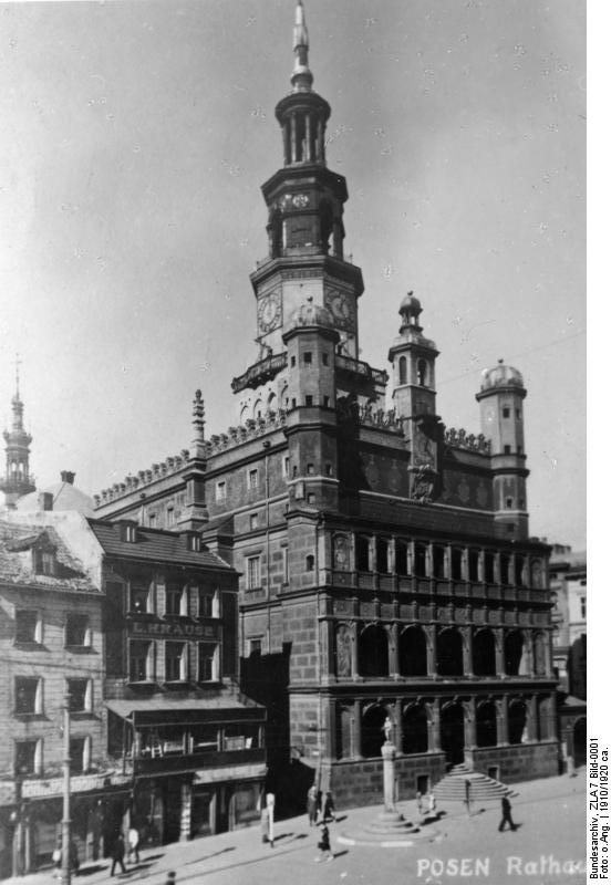 http://commons.wikimedia.org/wiki/File:Bundesarchiv_ZLA_7_Bild-0001,_Posen,_Rathaus.jpg